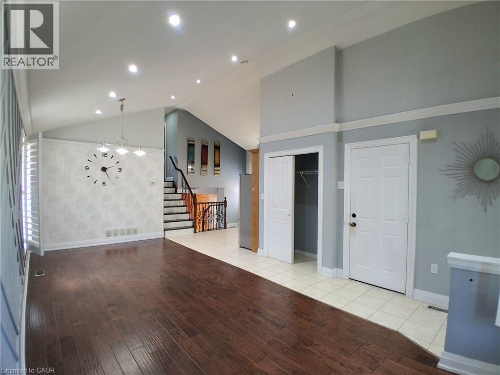 50 SHADETREE Crescent, Hamilton — photo 2