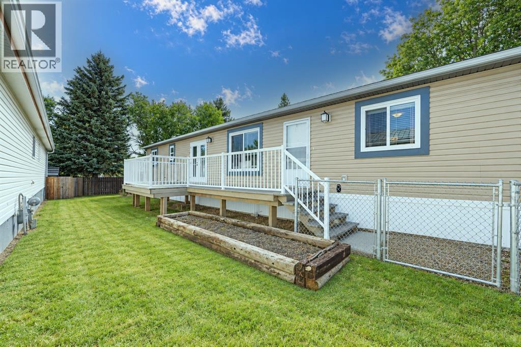 144 Birch Street W, Brooks — photo 4
