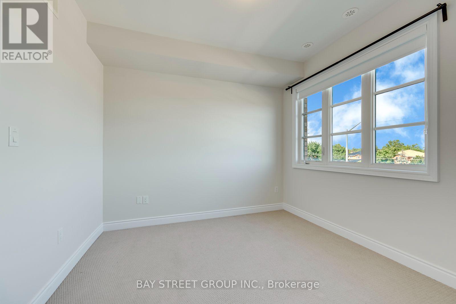 ##21 2172 TRAFALGAR ROAD - 21