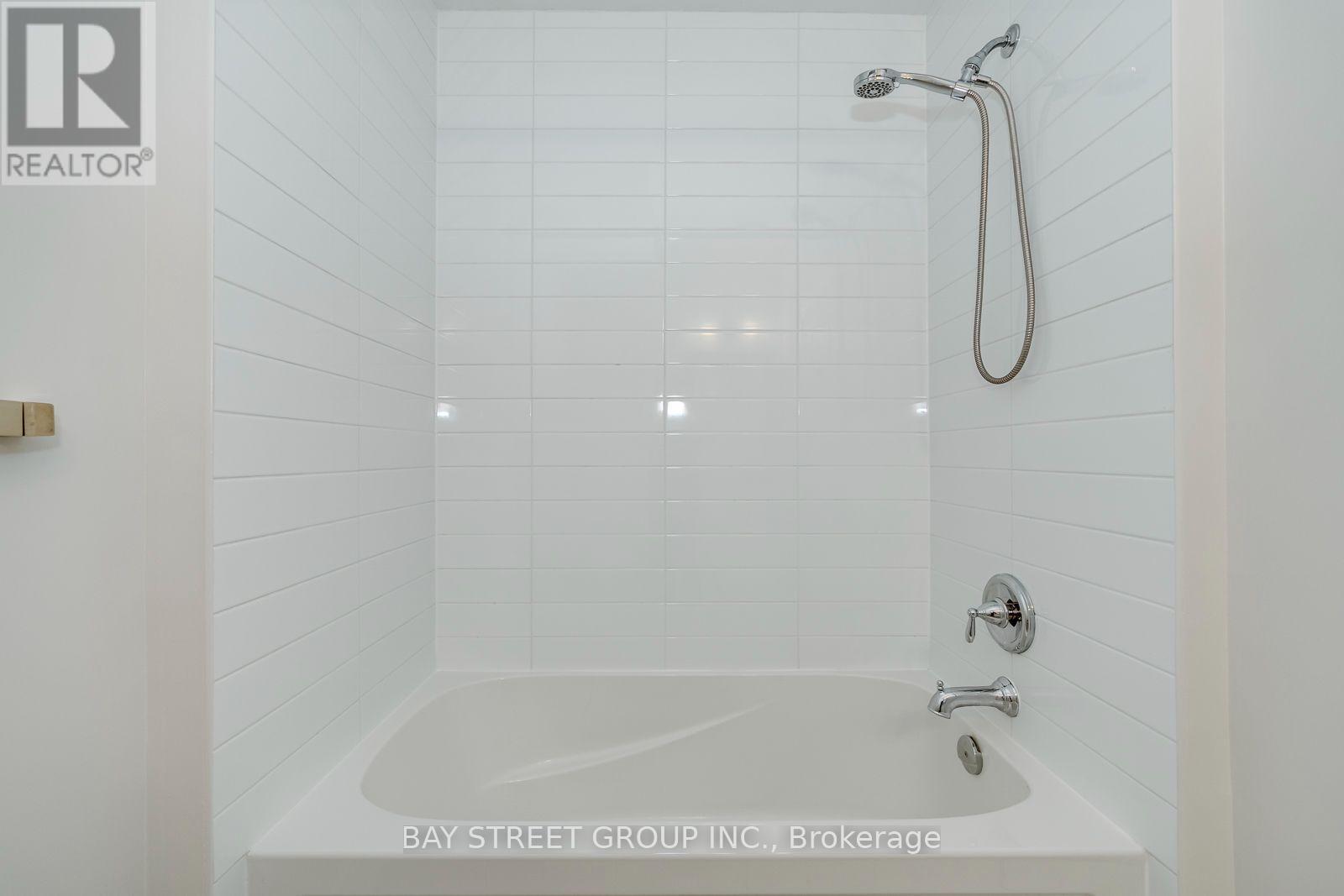 ##21 2172 TRAFALGAR ROAD - 26