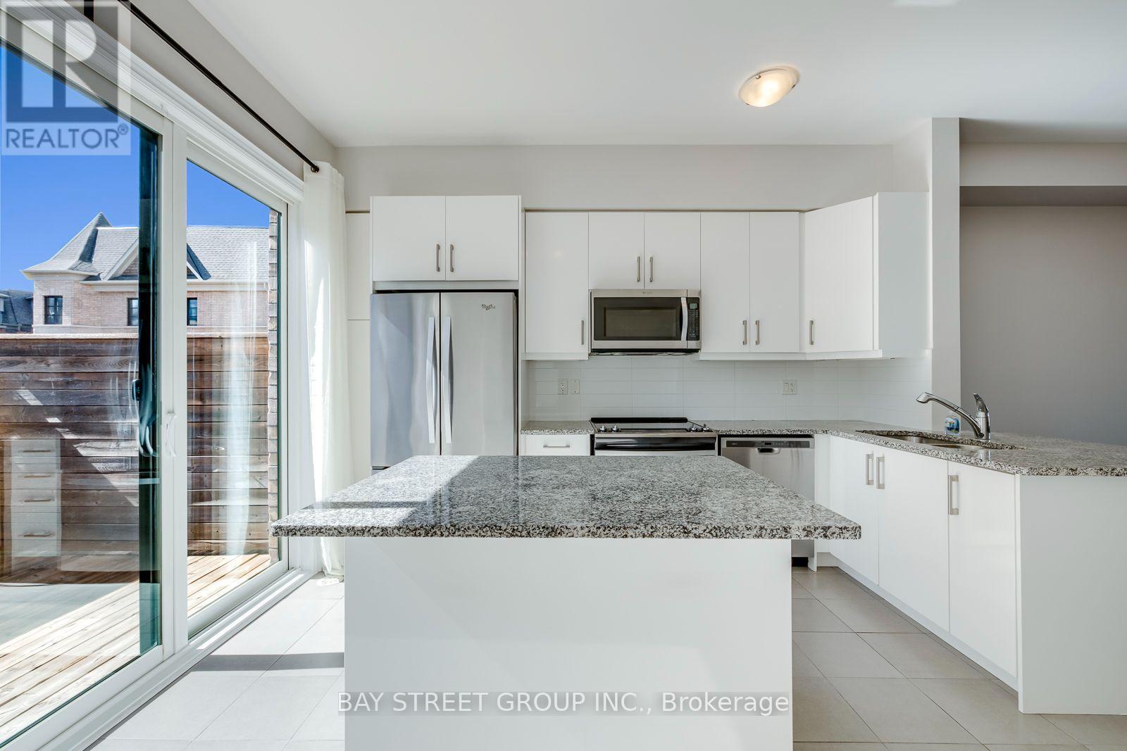 ##21 2172 TRAFALGAR ROAD - 30