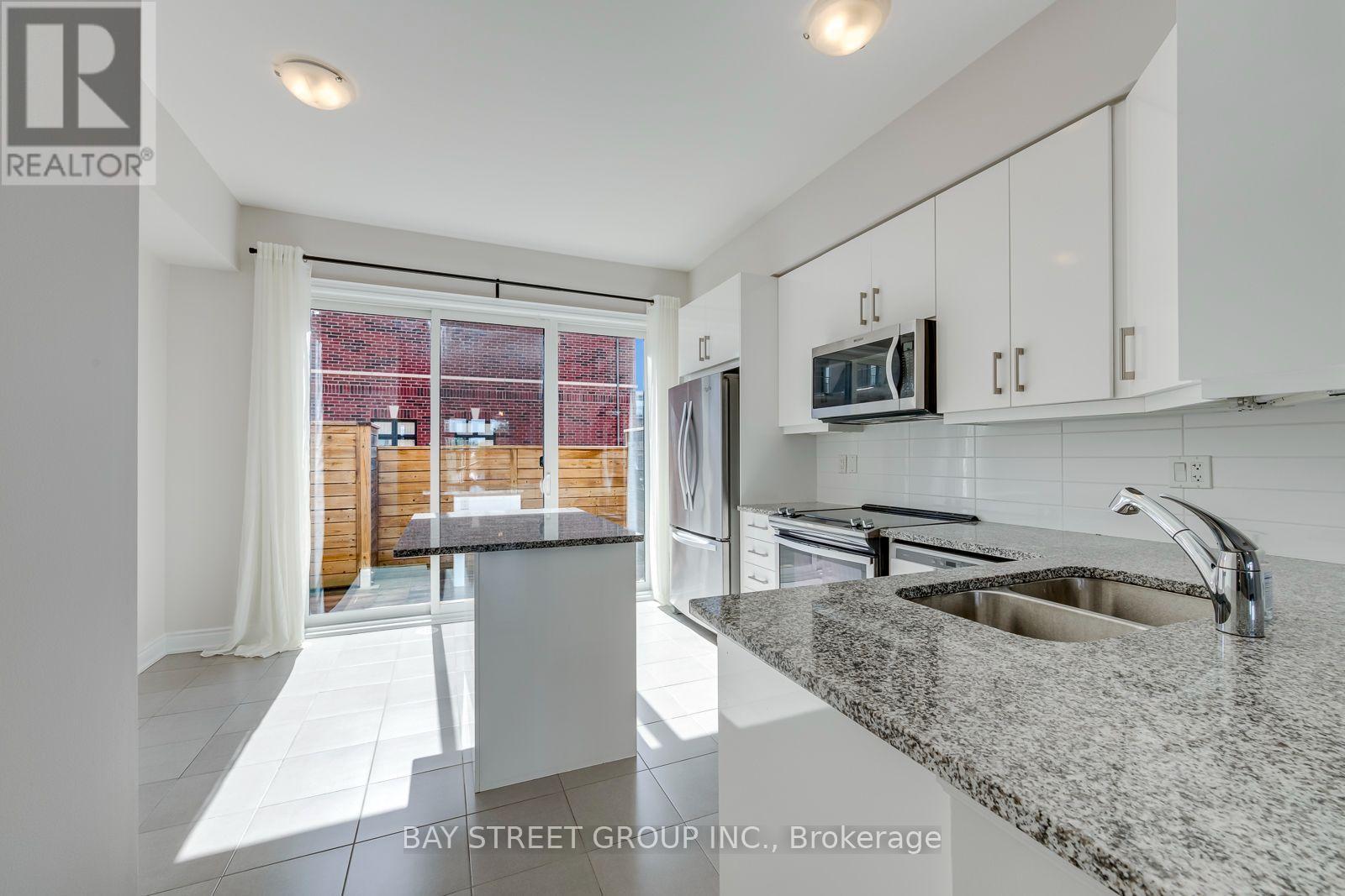 ##21 2172 TRAFALGAR ROAD - 31
