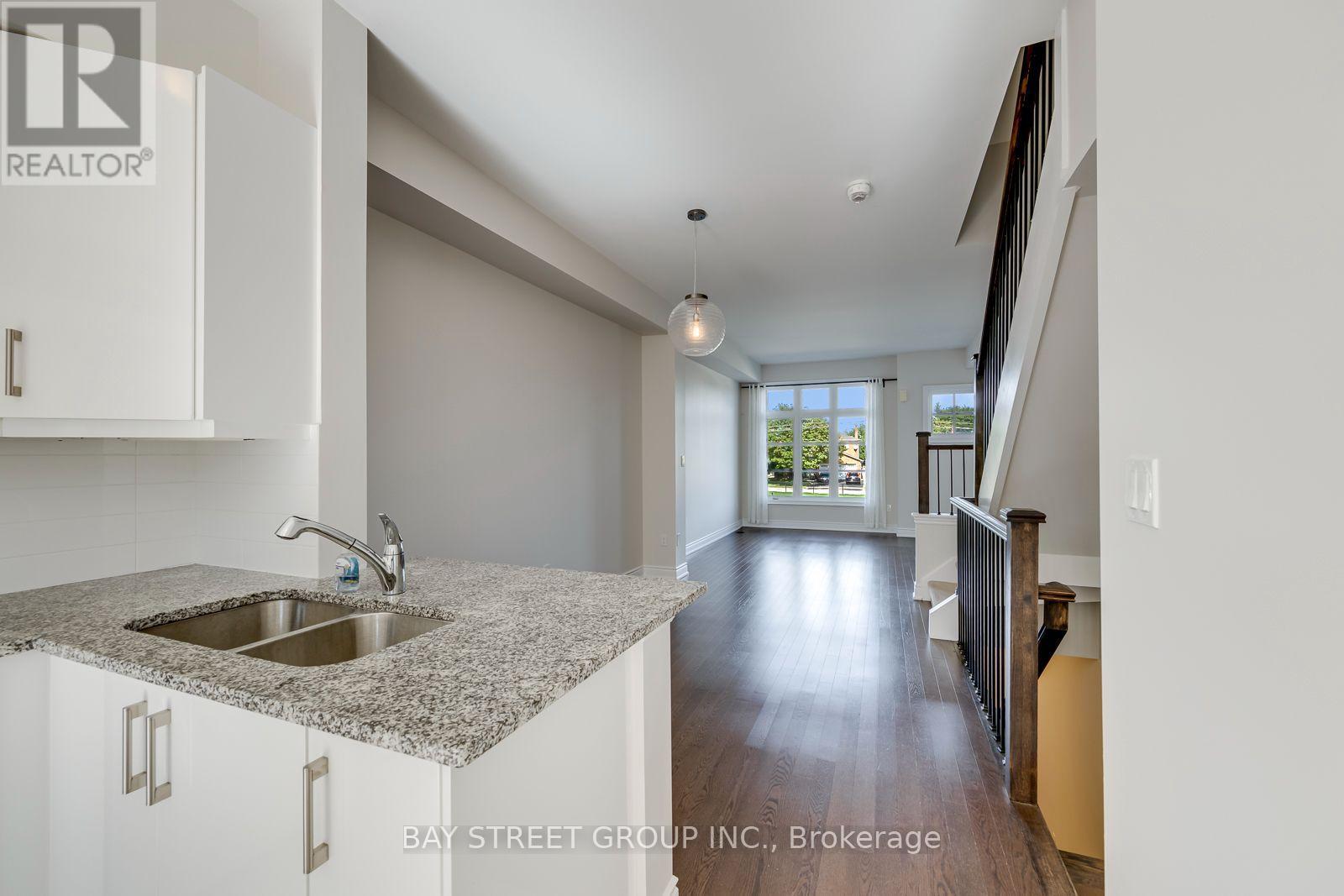 ##21 2172 TRAFALGAR ROAD - 32