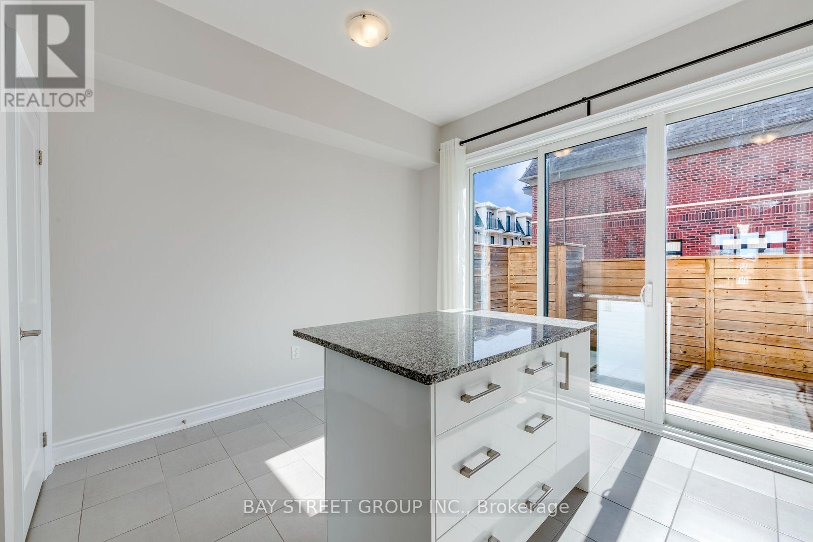 ##21 2172 TRAFALGAR ROAD - 34