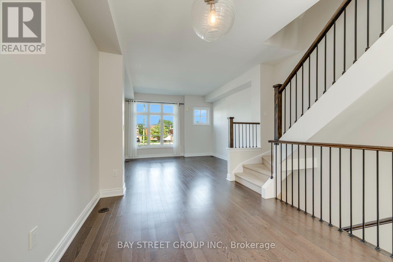 ##21 2172 TRAFALGAR ROAD - 35