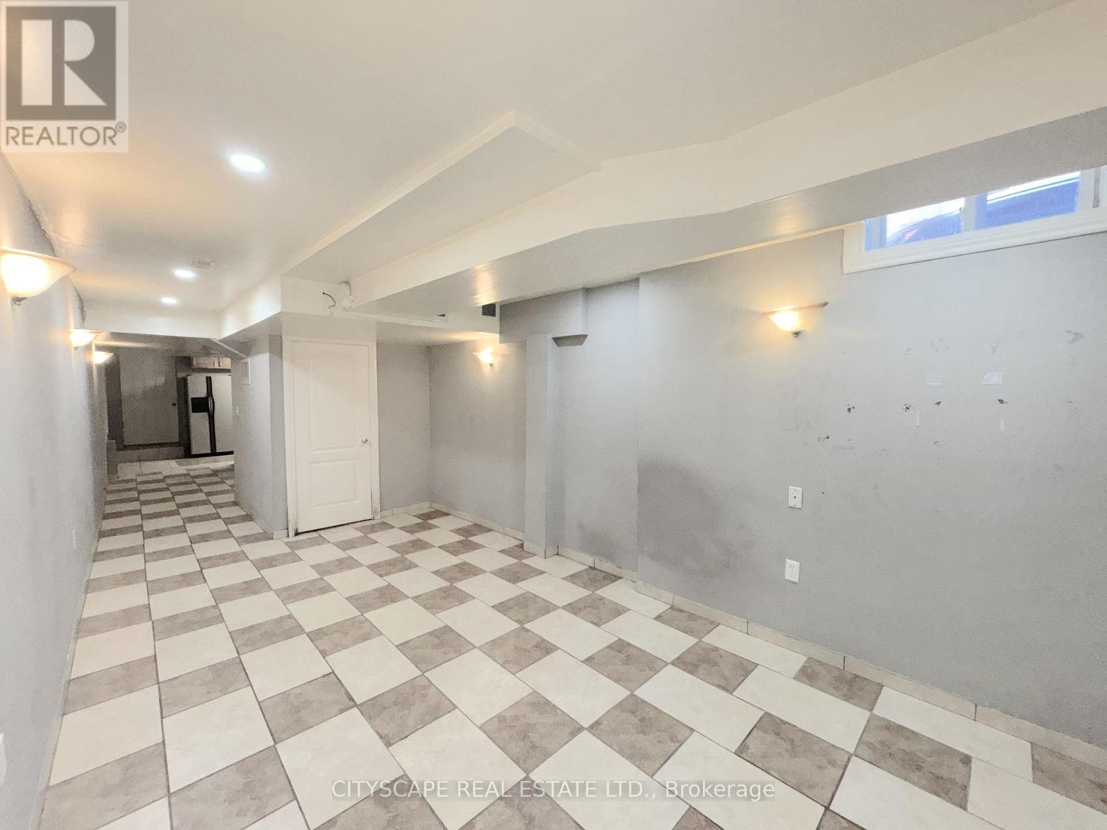 24 EASTWAY STREET - 37