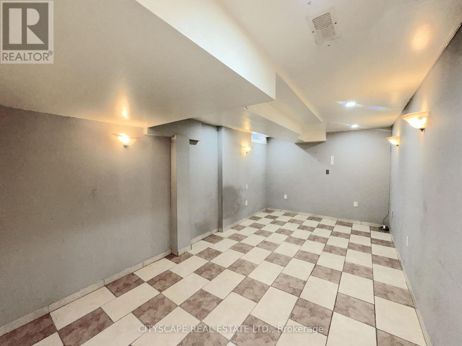 24 EASTWAY STREET - Image 38