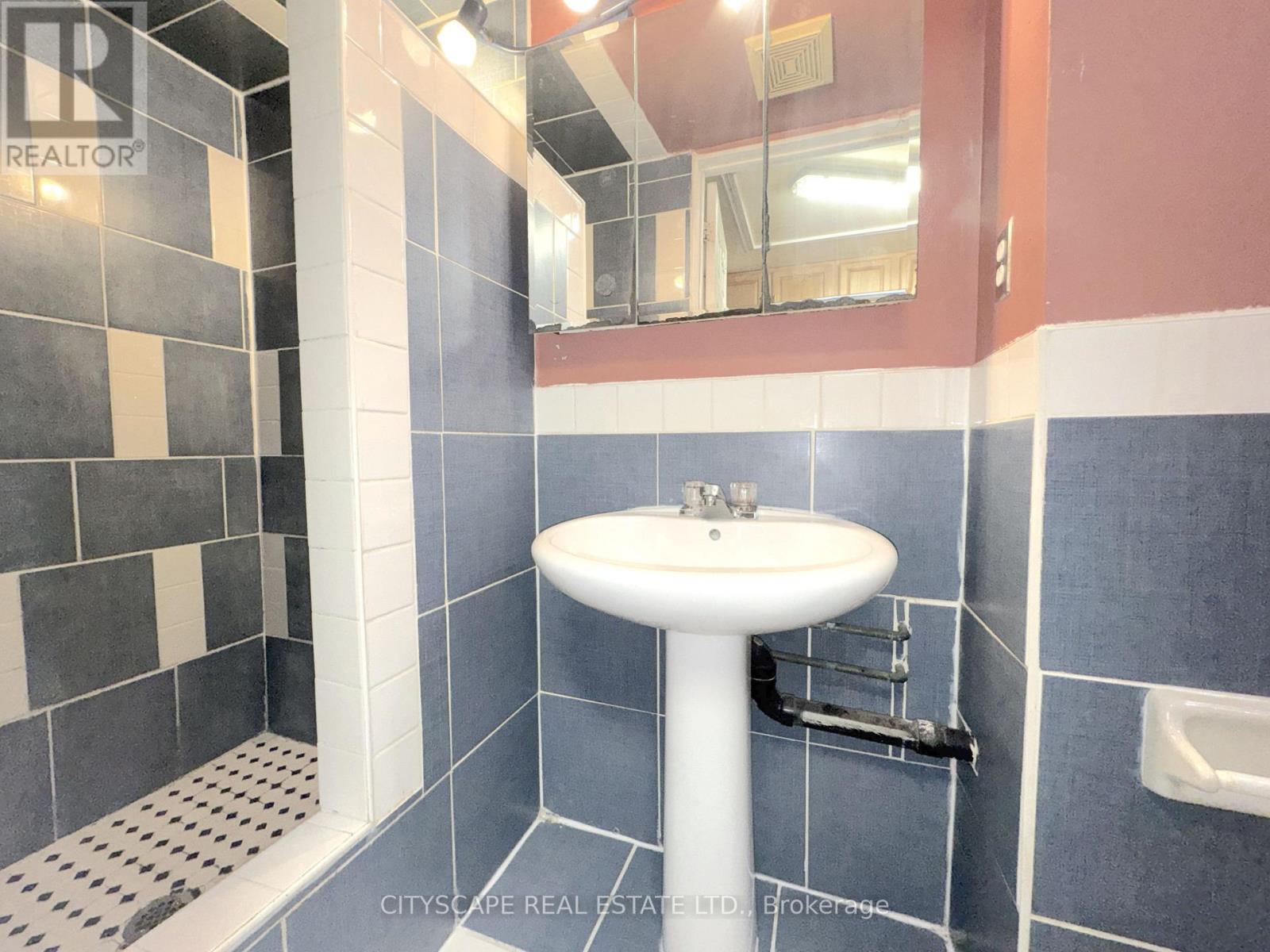 24 EASTWAY STREET - Image 41