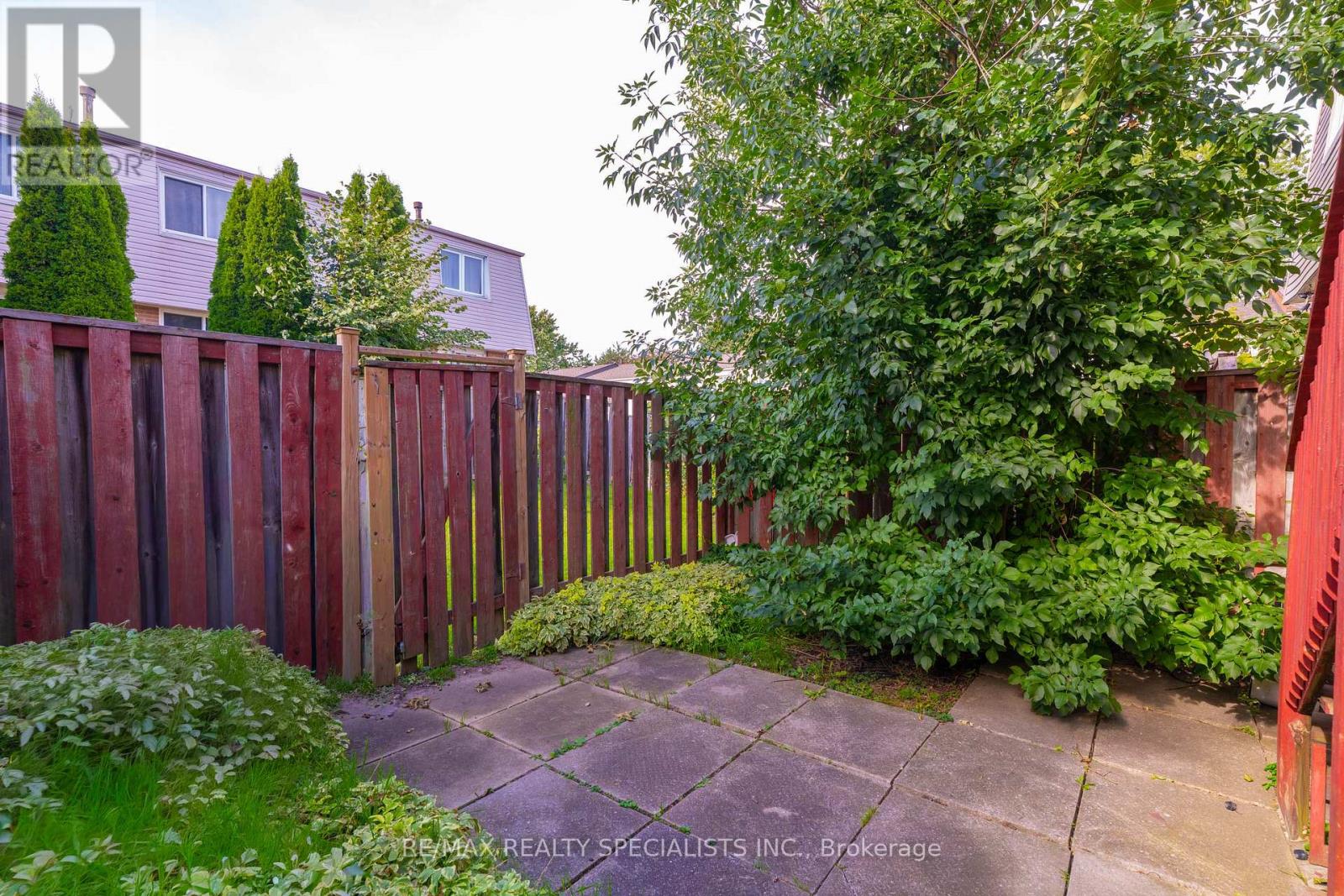#11 3525 BRANDON GATE DRIVE - 28