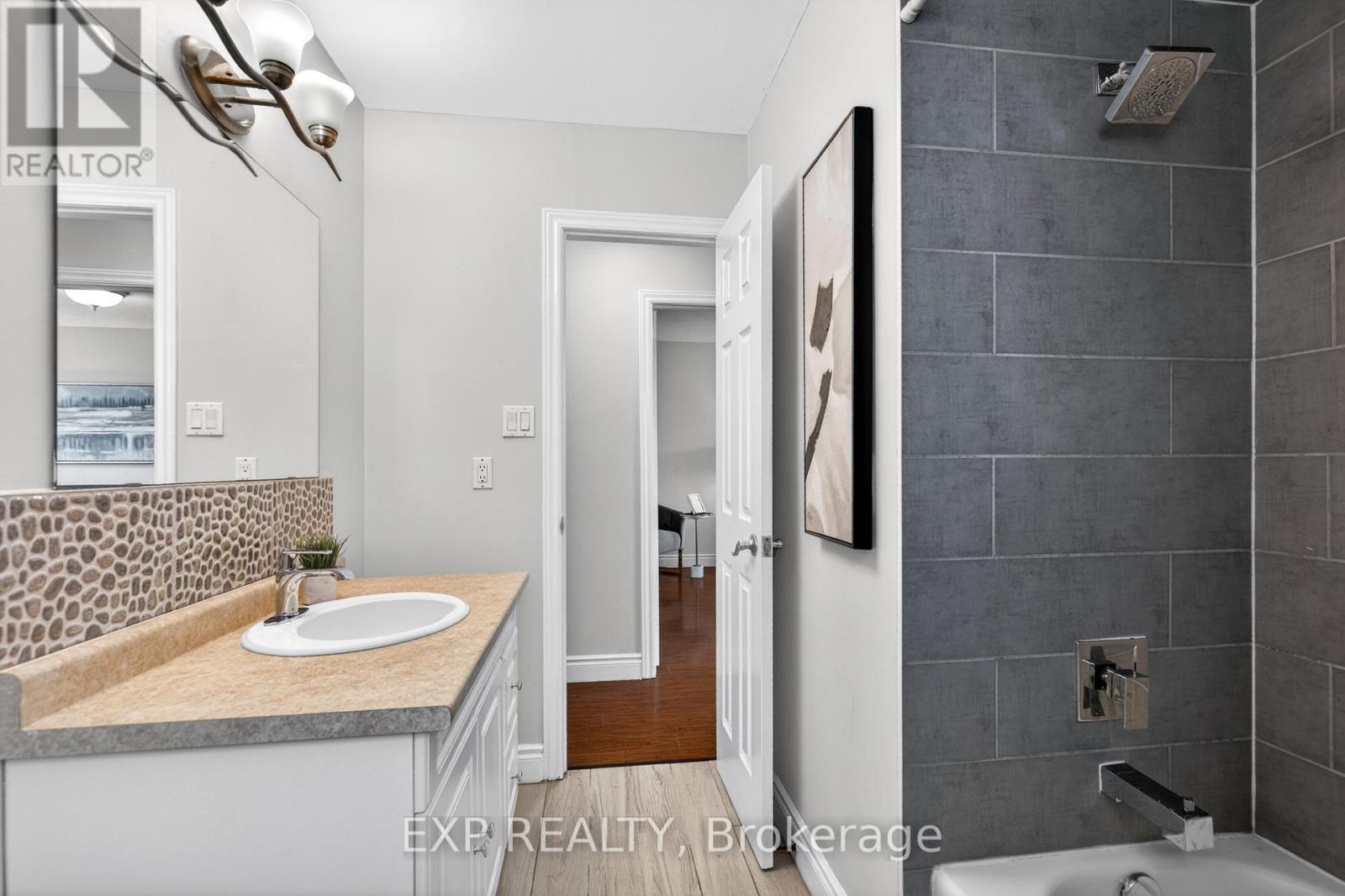 88 ENGLISH STREET - Image 27