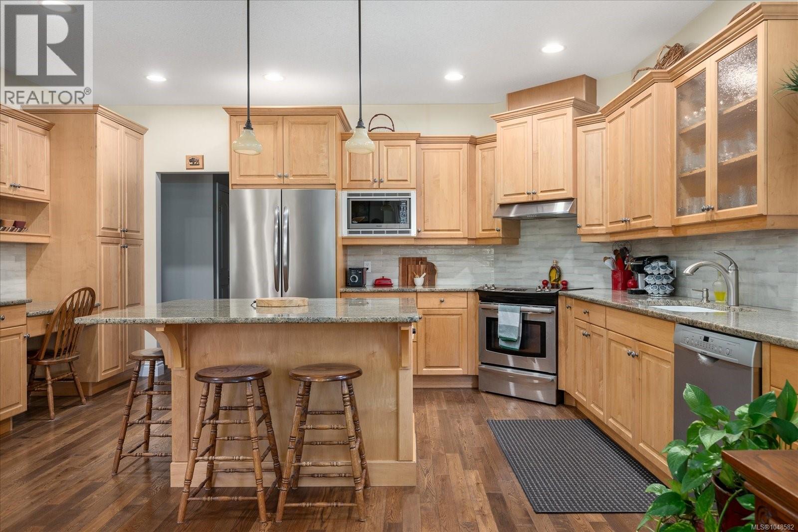 601 Meadow Dr - 4