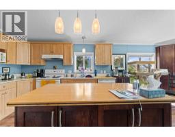 Living room - 4421 73 Avenue Ne, Salmon Arm, BC V0E1K0 Photo 10