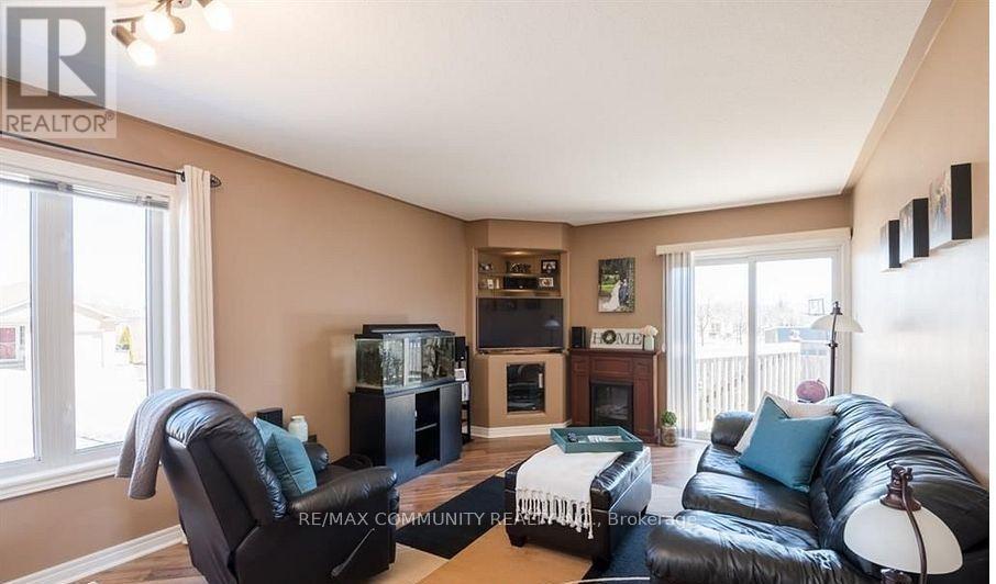 166 ST. LAWRENCE DRIVE - 13