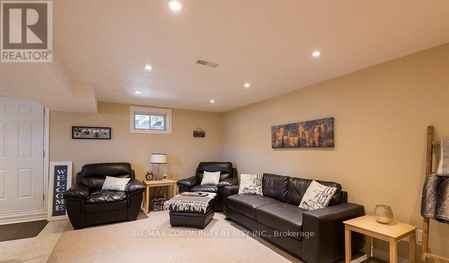 166 ST. LAWRENCE DRIVE - 30