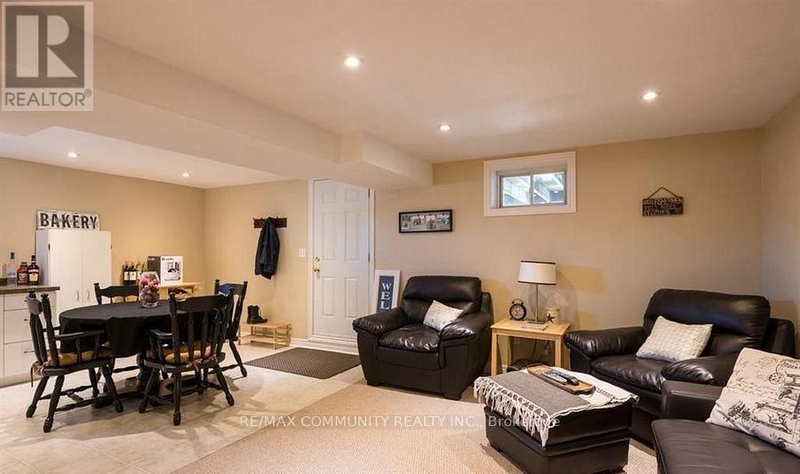 166 ST. LAWRENCE DRIVE - 31
