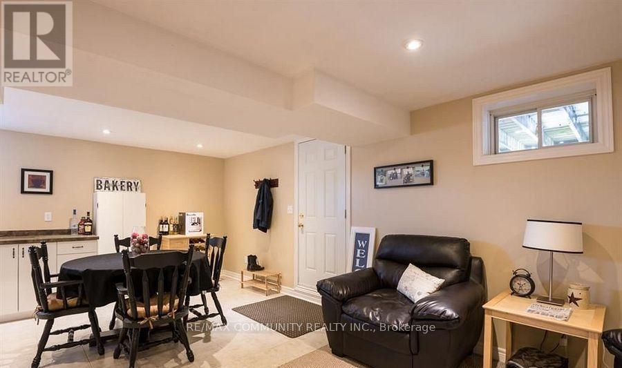 166 ST. LAWRENCE DRIVE - 32