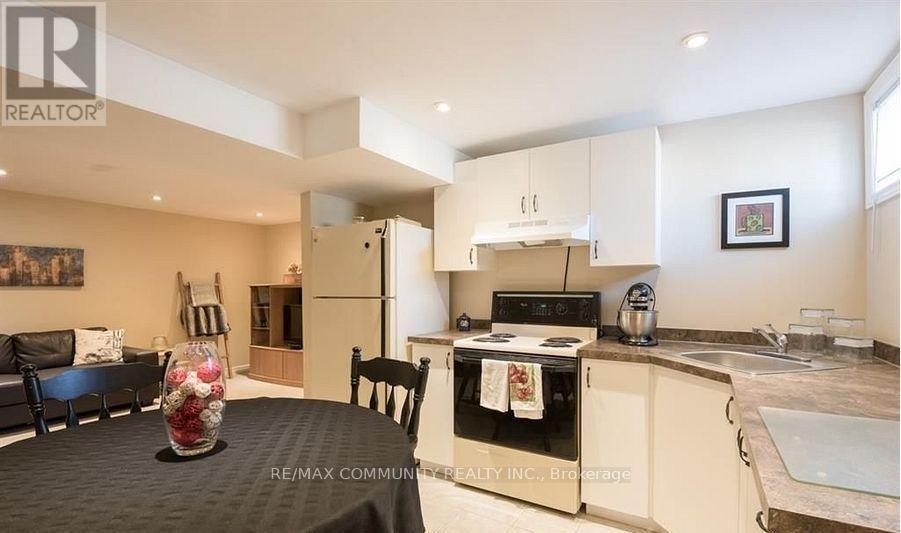 166 ST. LAWRENCE DRIVE - 35