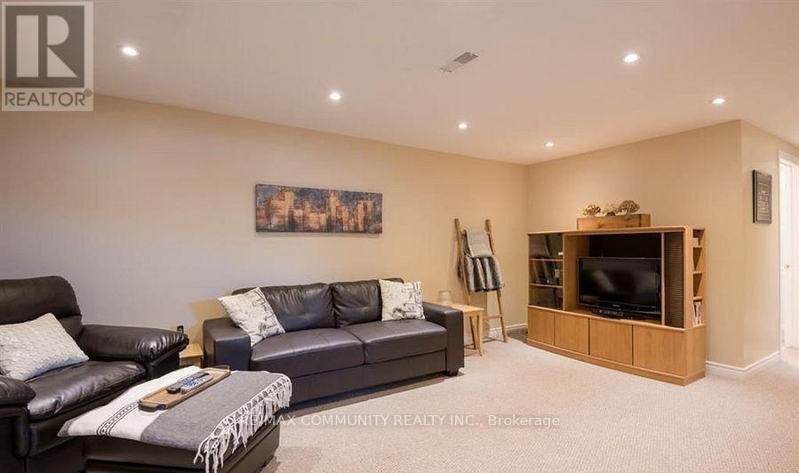 166 ST. LAWRENCE DRIVE - 37