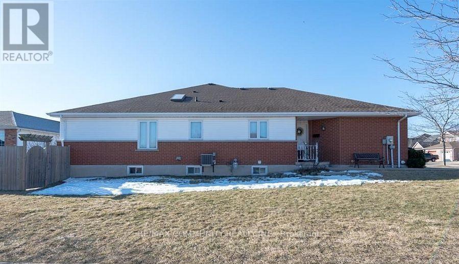 166 ST. LAWRENCE DRIVE - 44