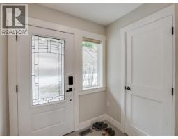 4pc Ensuite bath - 8305 Old Waneta Road, Trail, BC V1R4W9 Photo 6