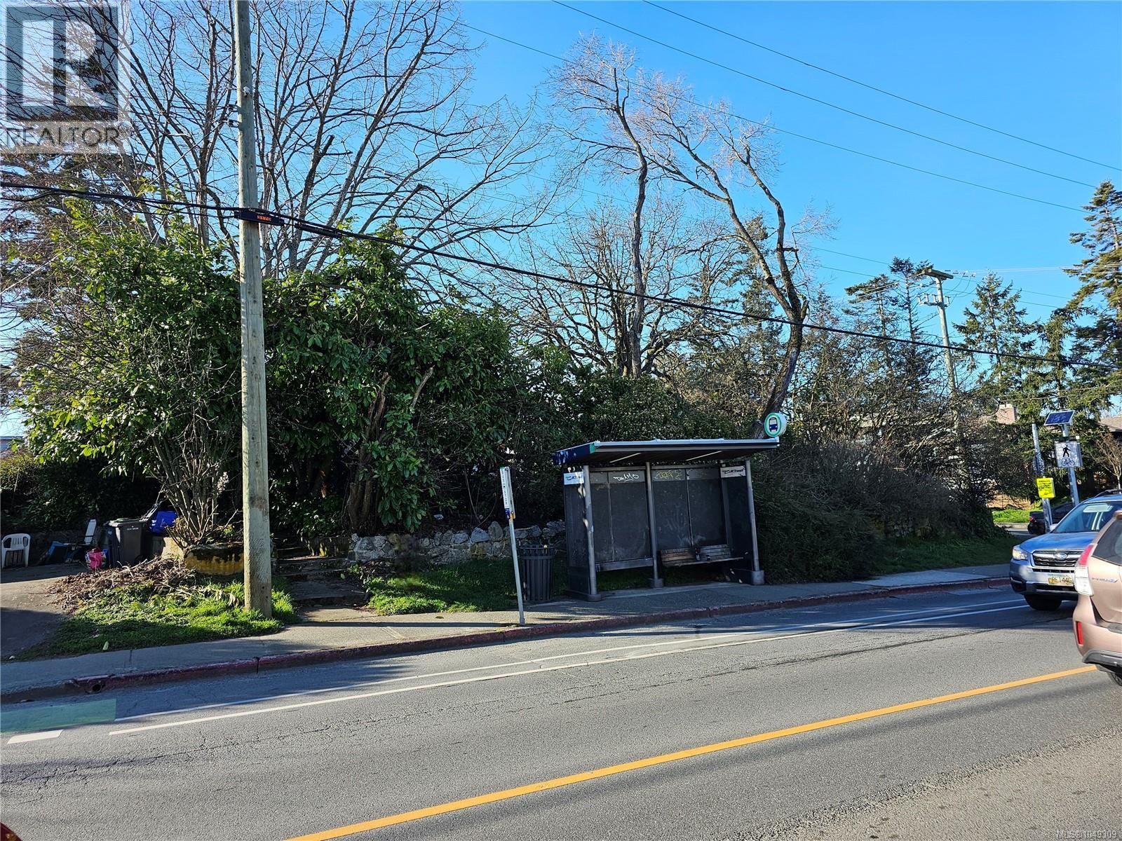 832 Lampson St - Image 5