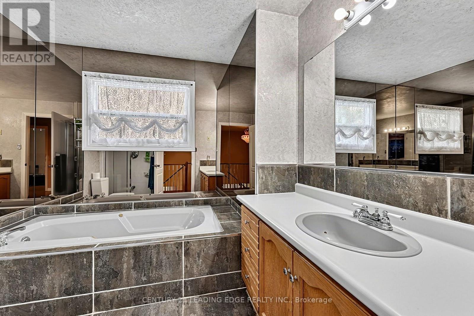 48 BROADVIEW AVENUE - Image 31