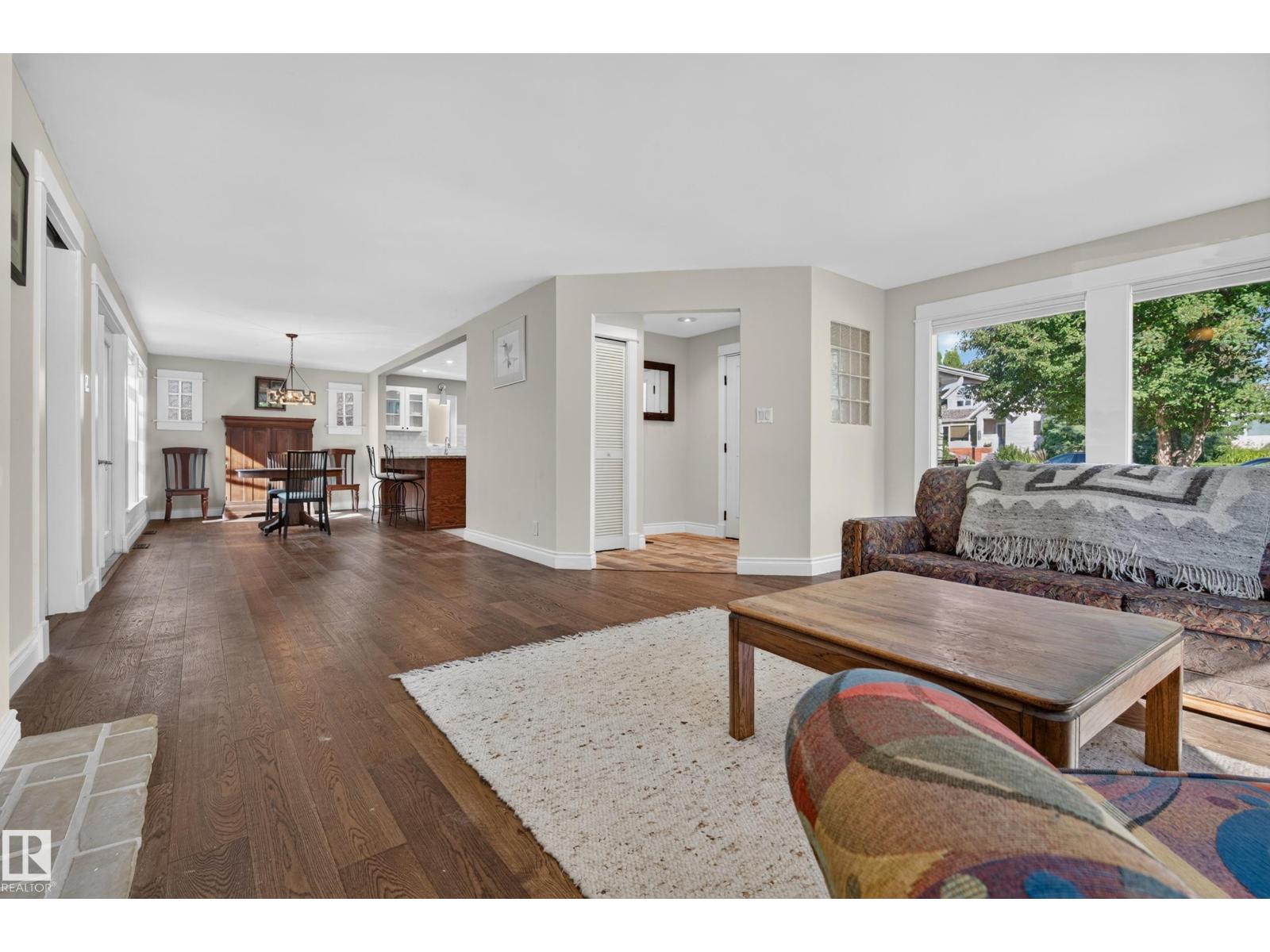 11603 72 AV NW - 9