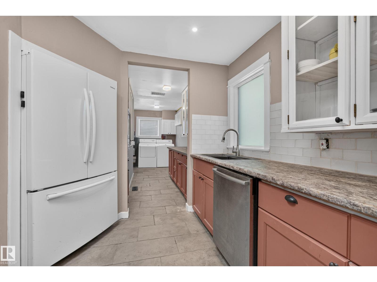 11603 72 AV NW - 16