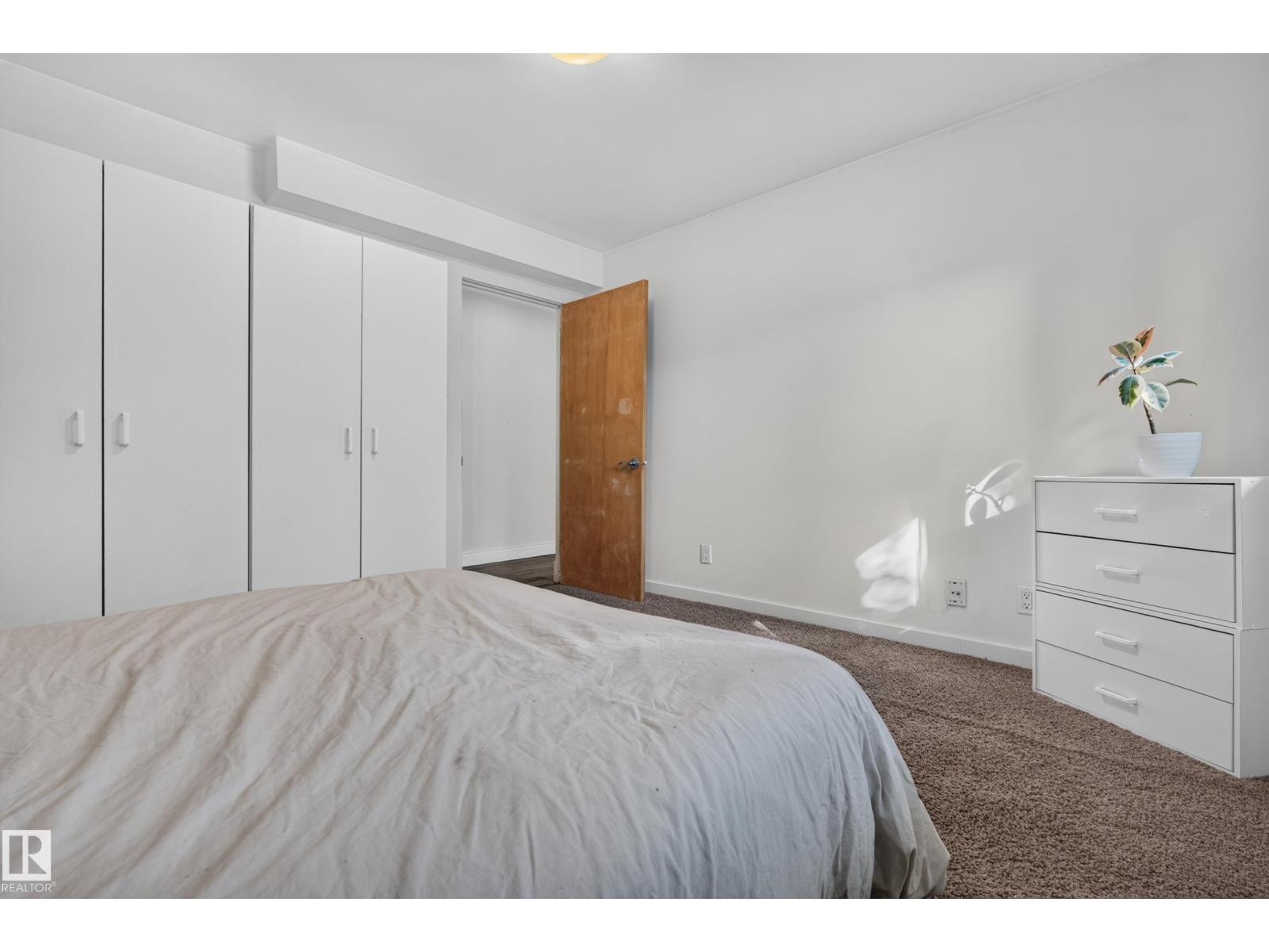 11603 72 AV NW - 22