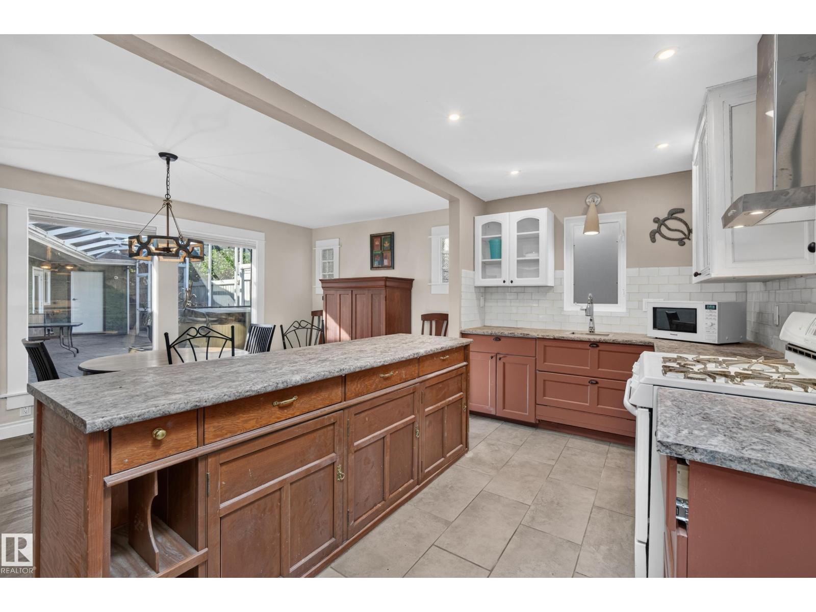 11603 72 AV NW - 15