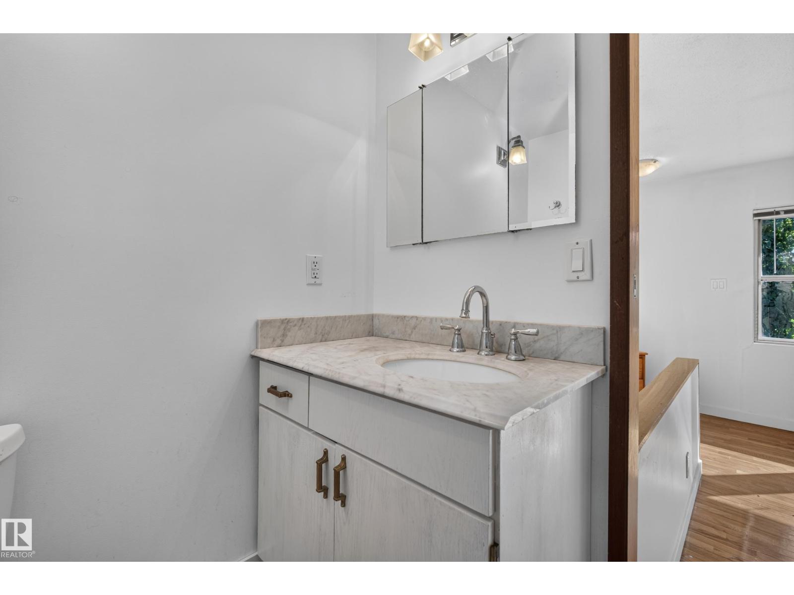 11603 72 AV NW - 34