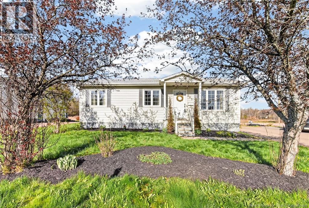 205 Thomas Street, Dieppe — photo 1