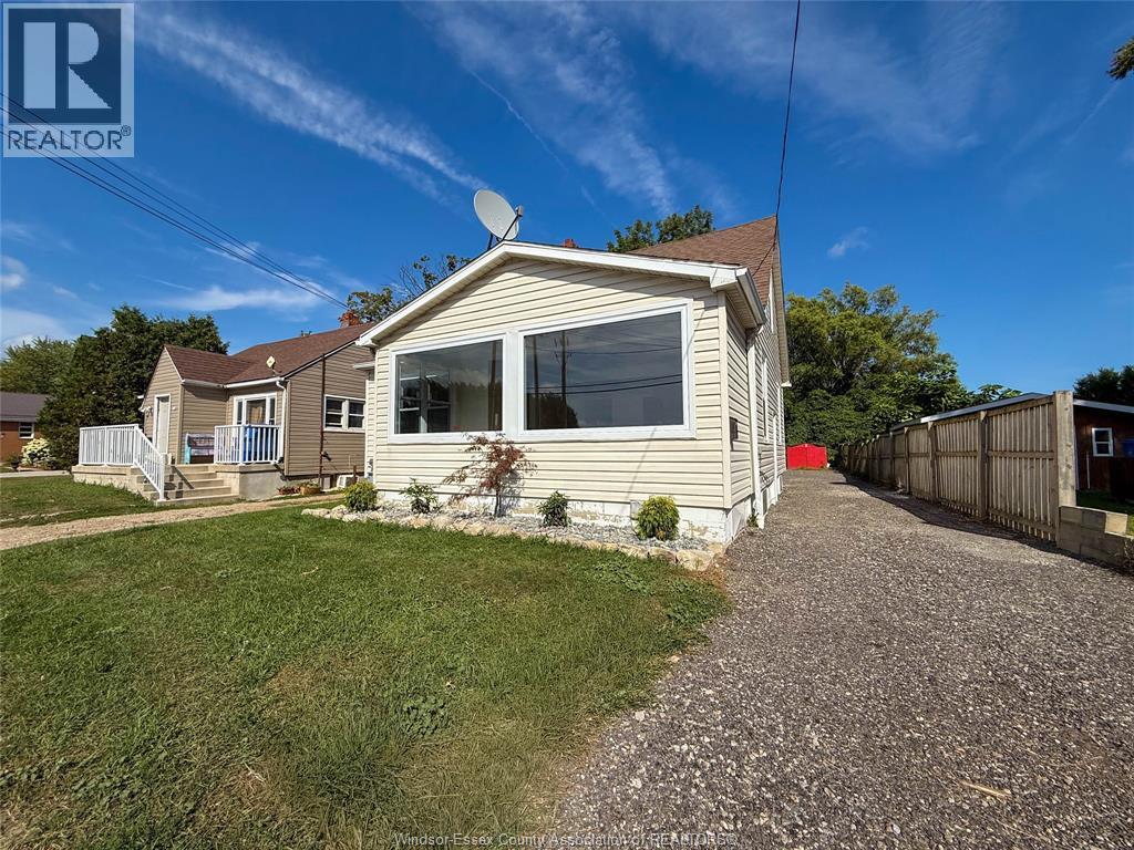212 ERIE STREET North - Image 40