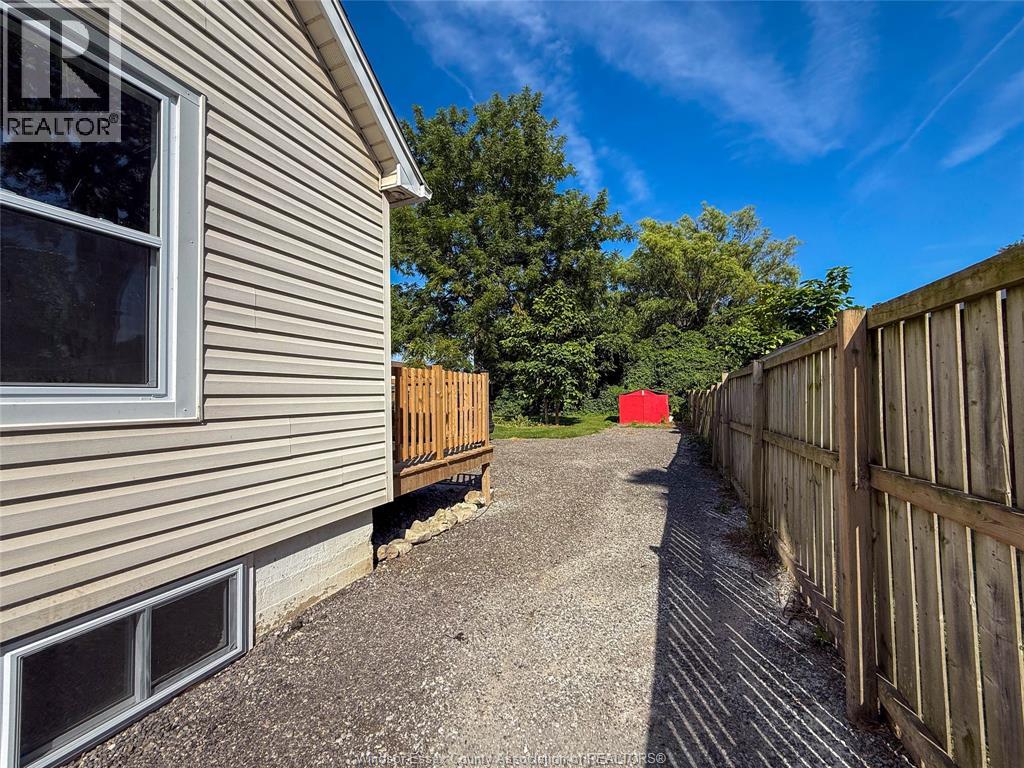 212 ERIE STREET North - Image 44