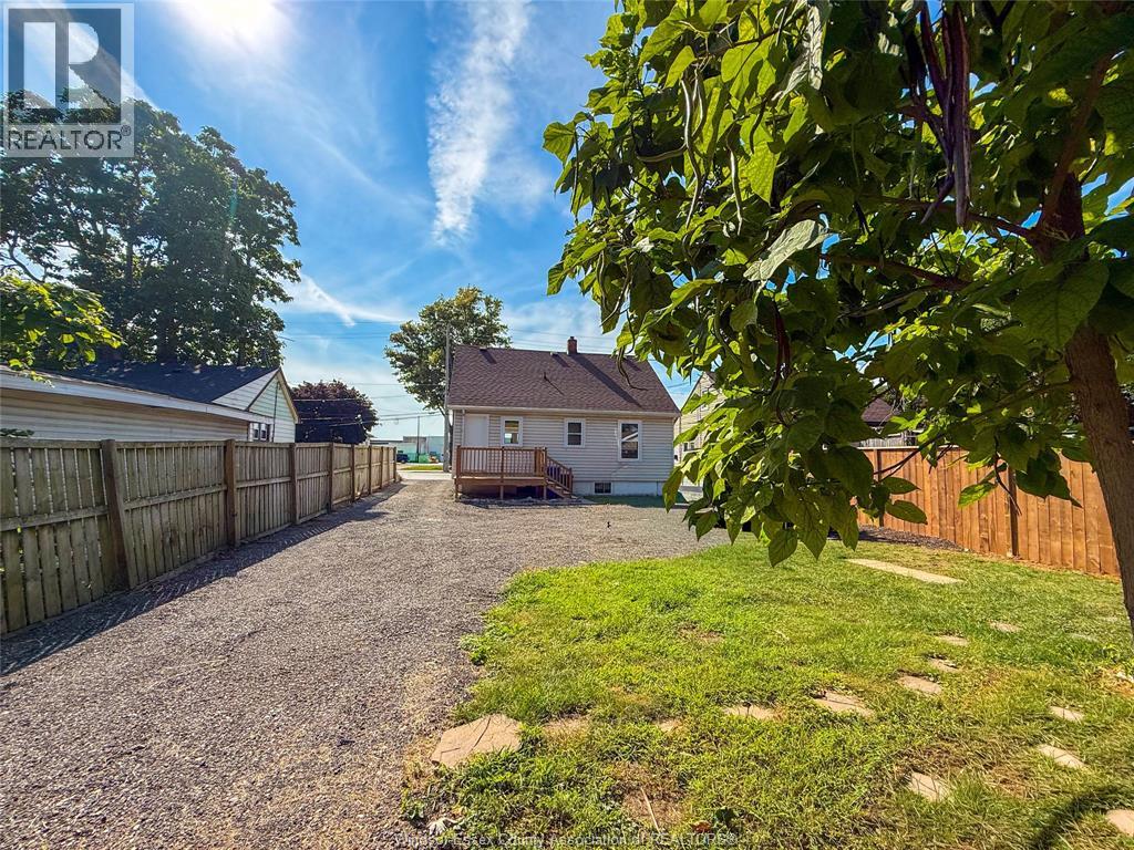 212 ERIE STREET North - Image 47