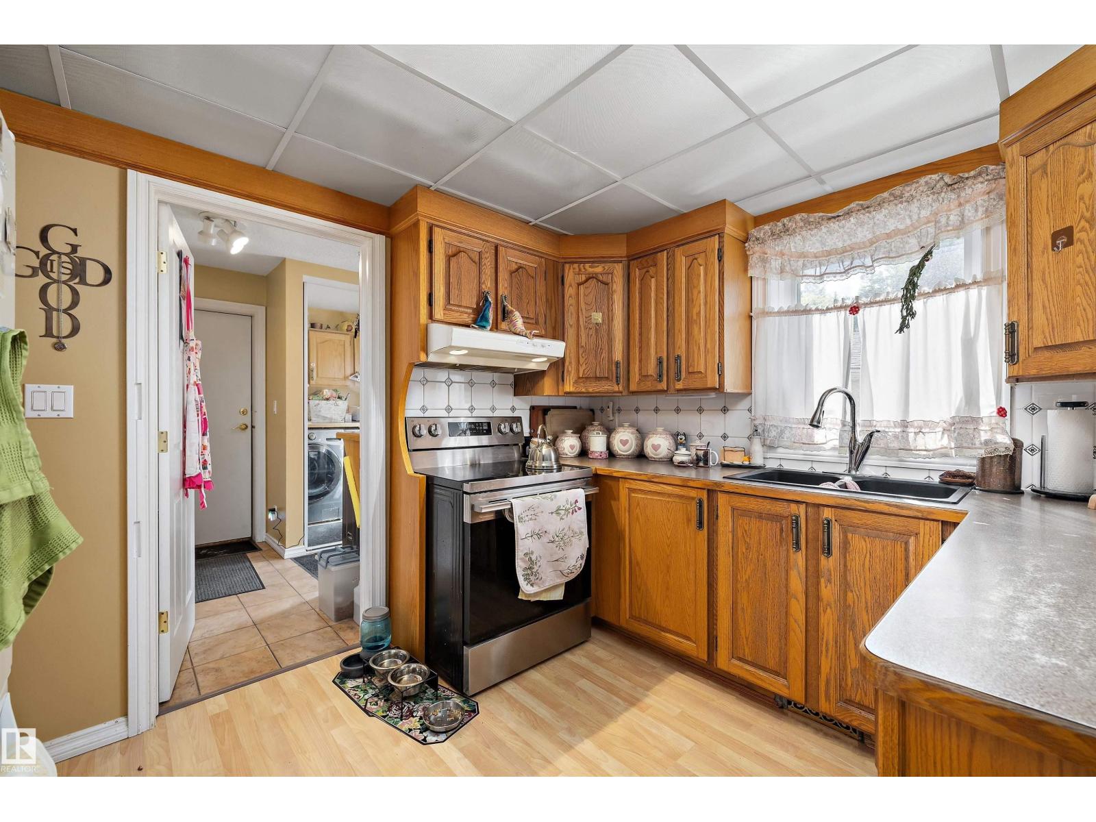 5 WESTWOOD PL - 18