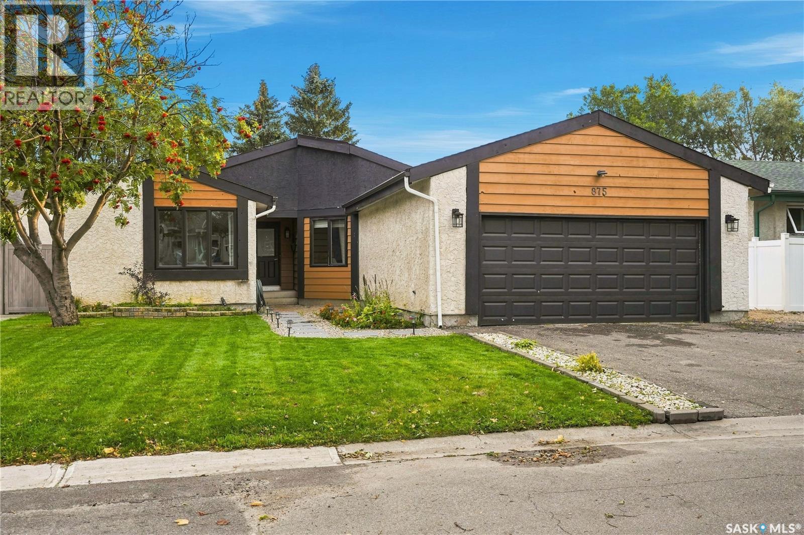 875 Seymour CRESCENT - 2