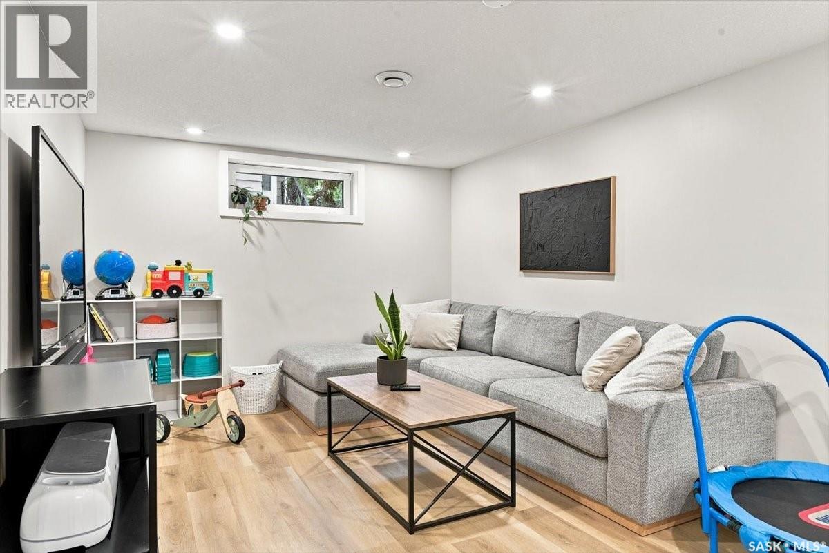 724 Horace STREET photo 18