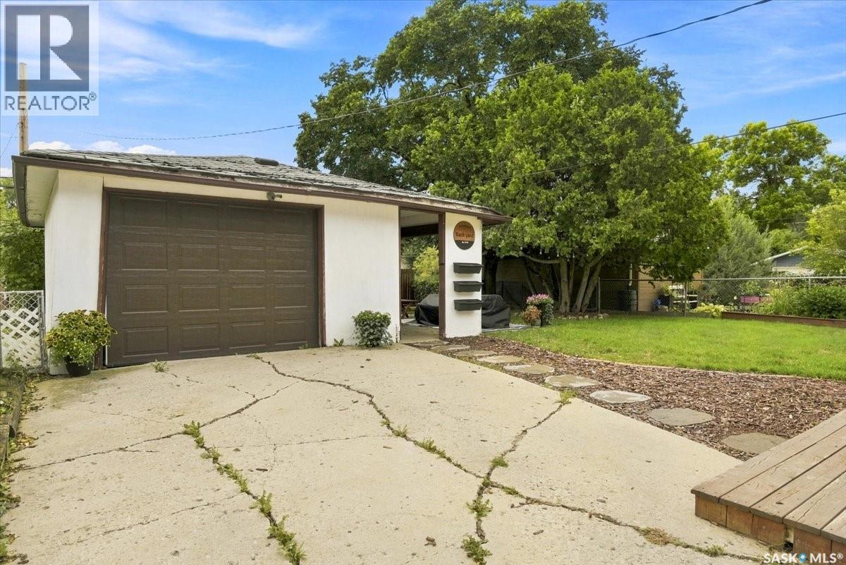 724 Horace STREET photo 22