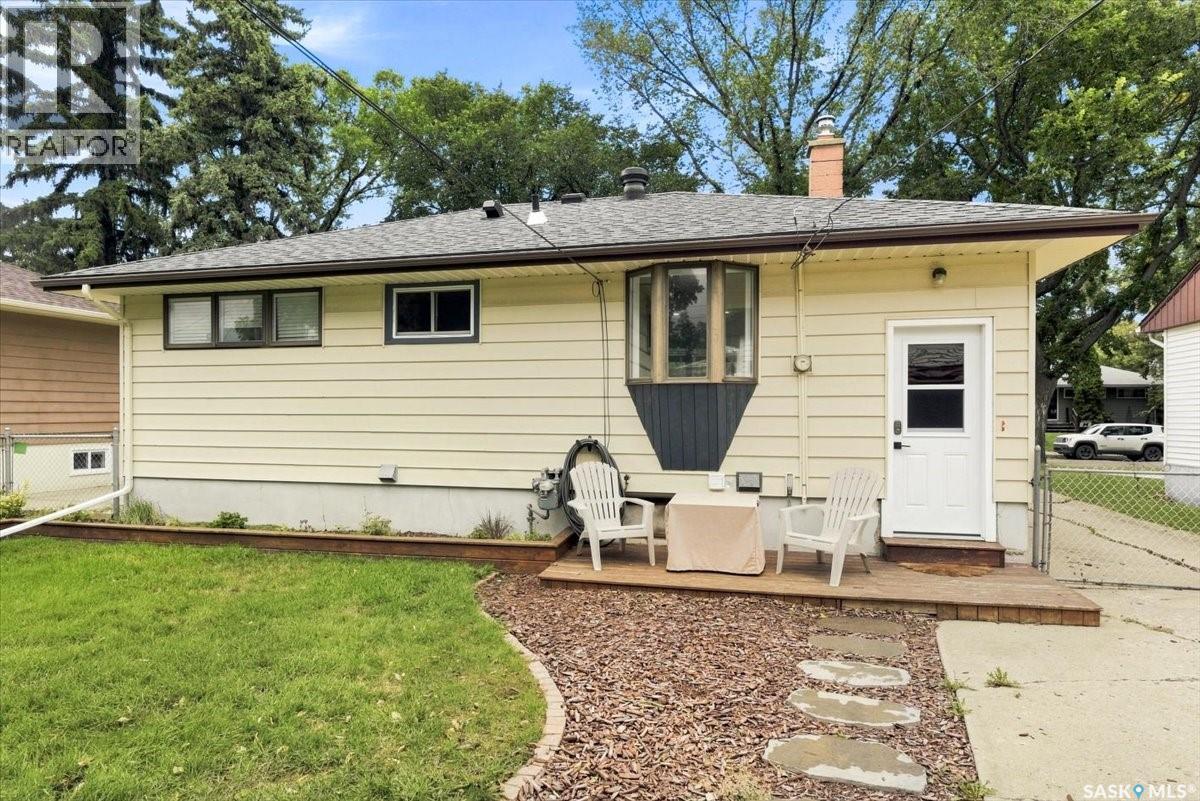 724 Horace STREET photo 25