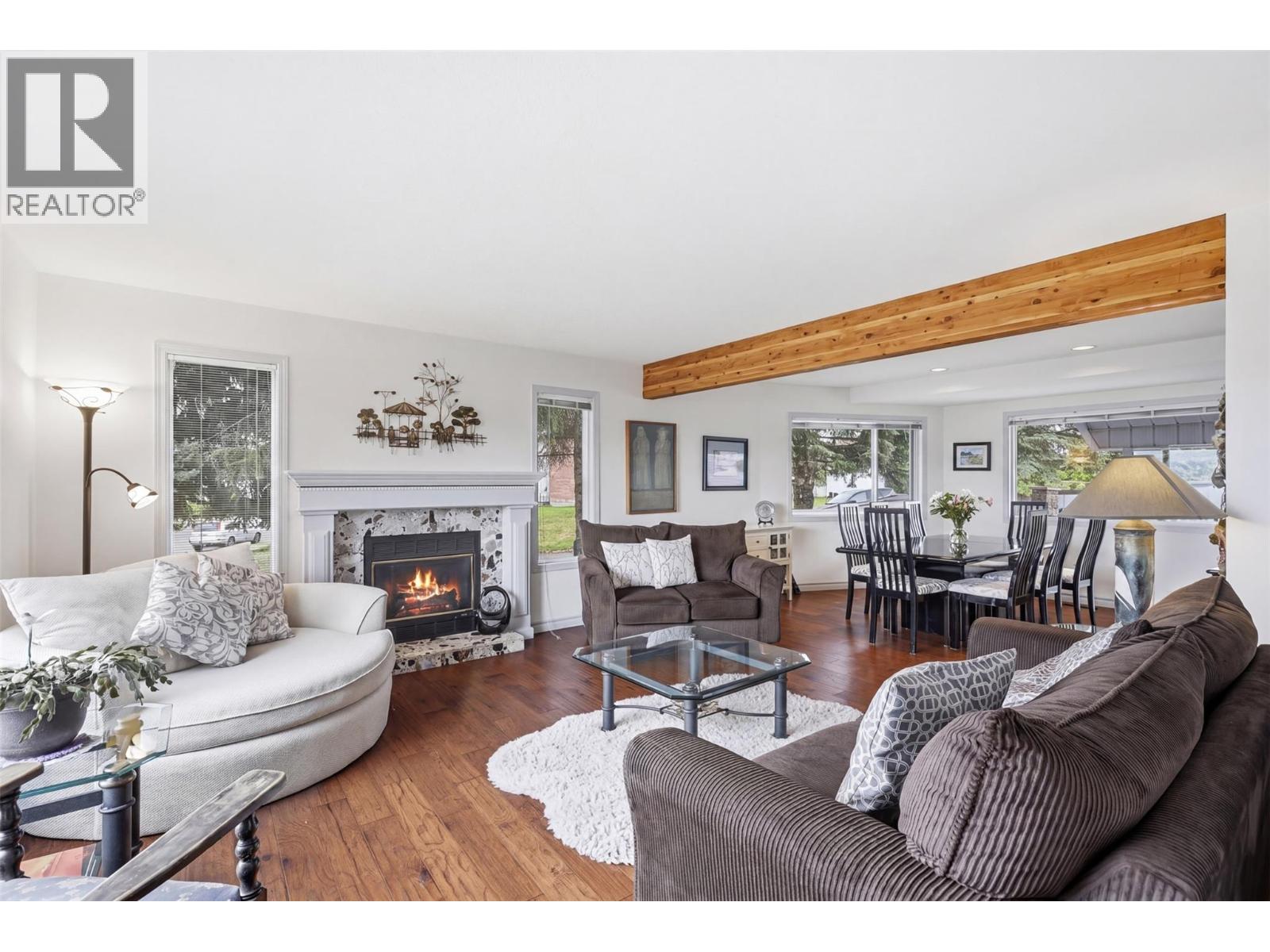 611 ROBSON Drive - 7