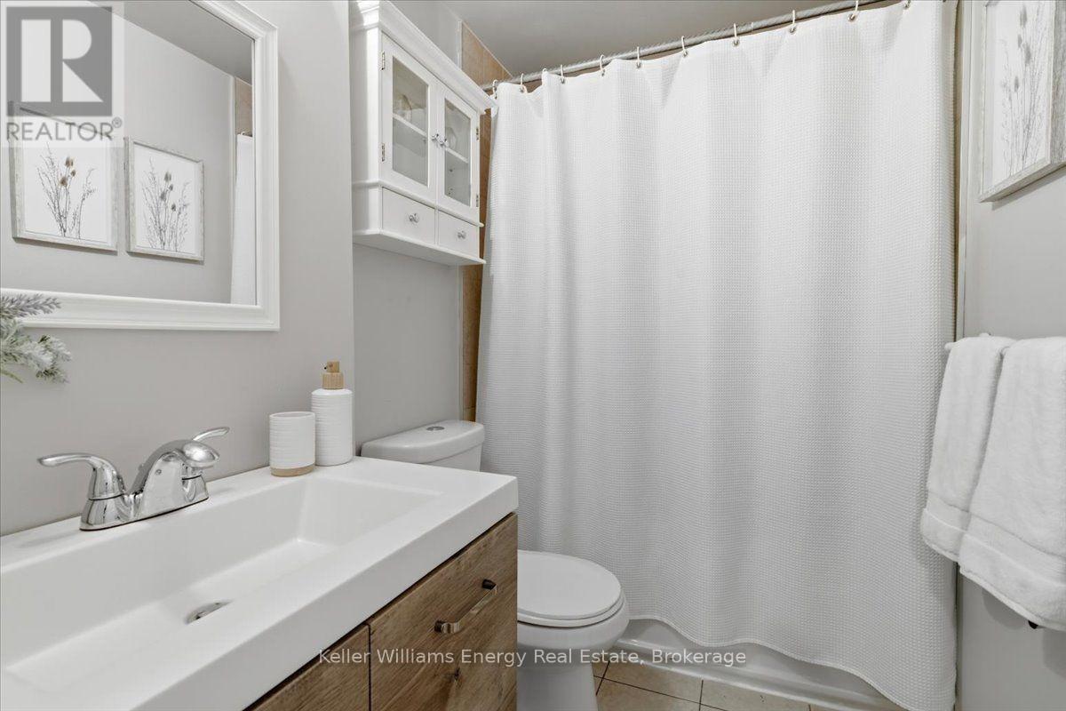 #81 909 BURNS STREET W - Image 21