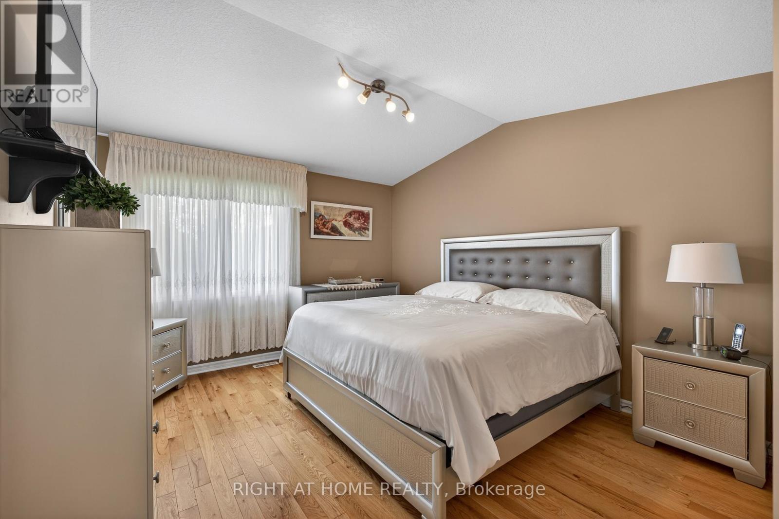 #21 2100 DENVIEW AVENUE - 13