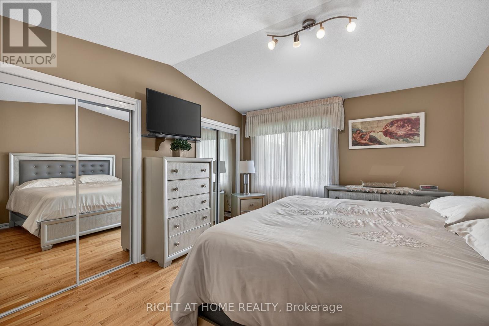#21 2100 DENVIEW AVENUE - 14