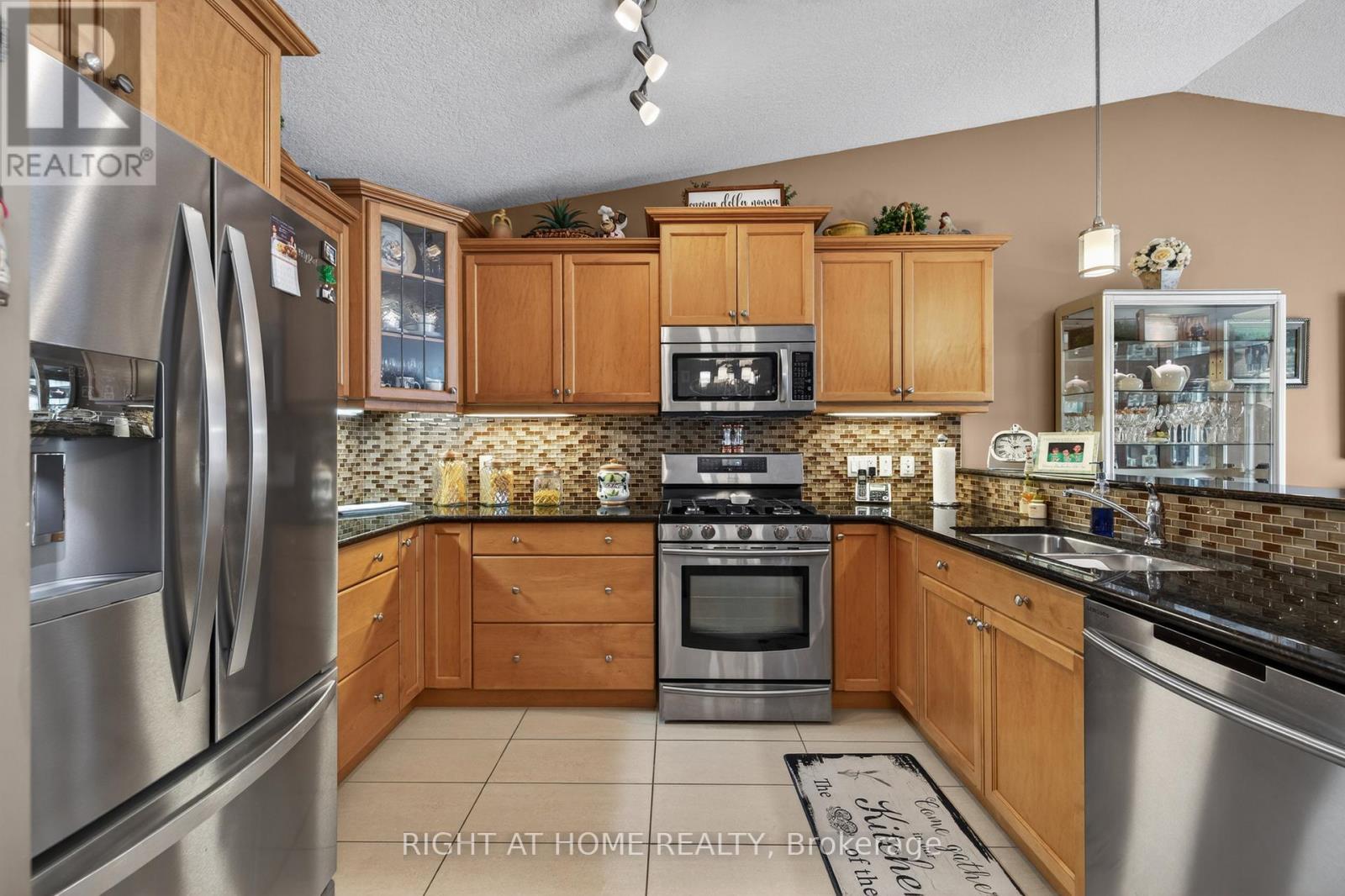 #21 2100 DENVIEW AVENUE - 19