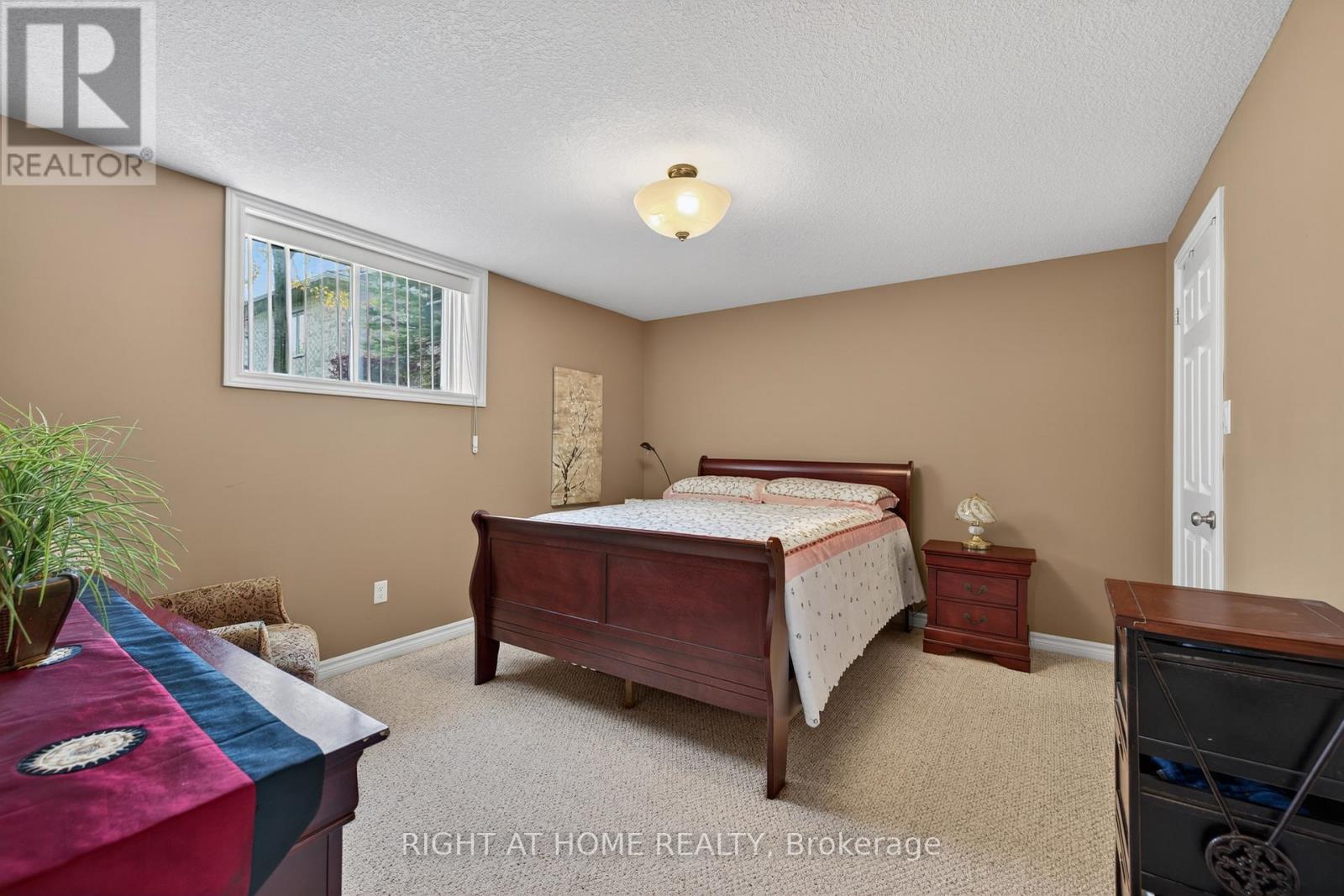 #21 2100 DENVIEW AVENUE - 32