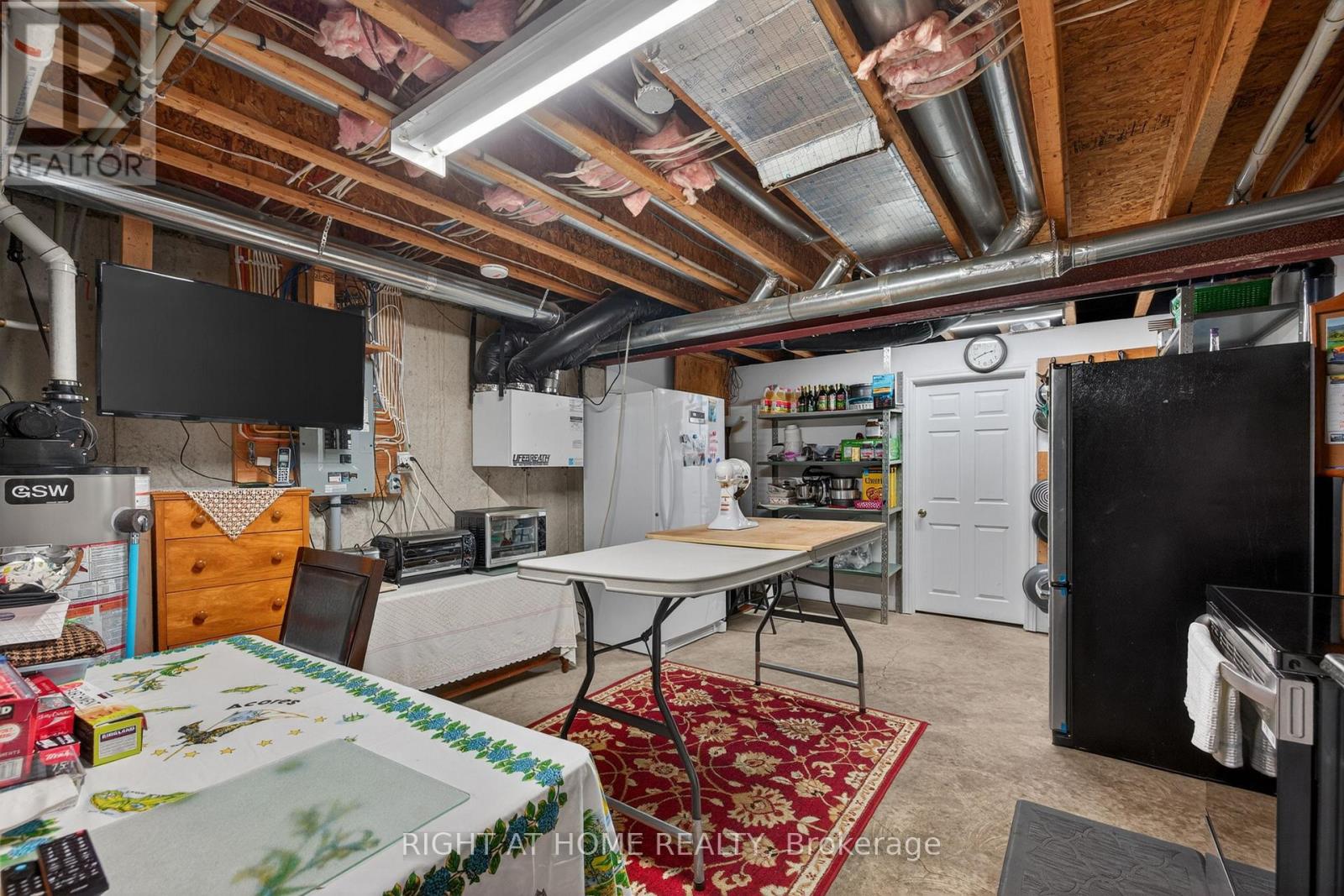 #21 2100 DENVIEW AVENUE - 34