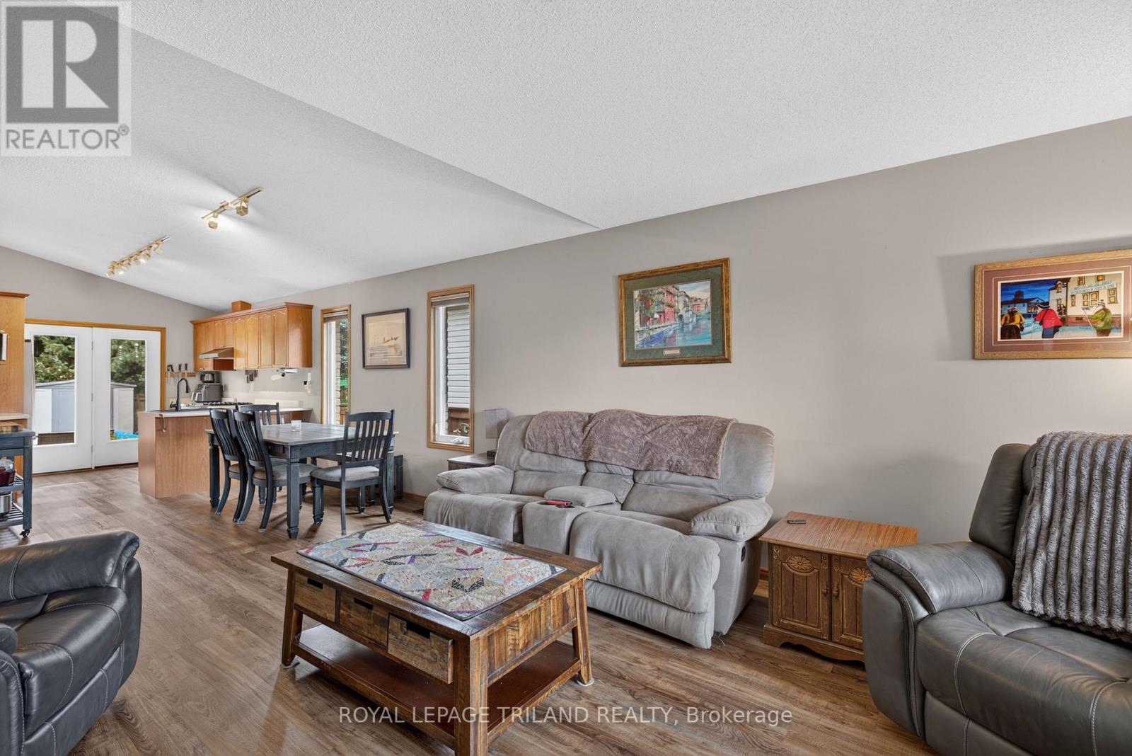59 QUEENSWAY DRIVE - 10