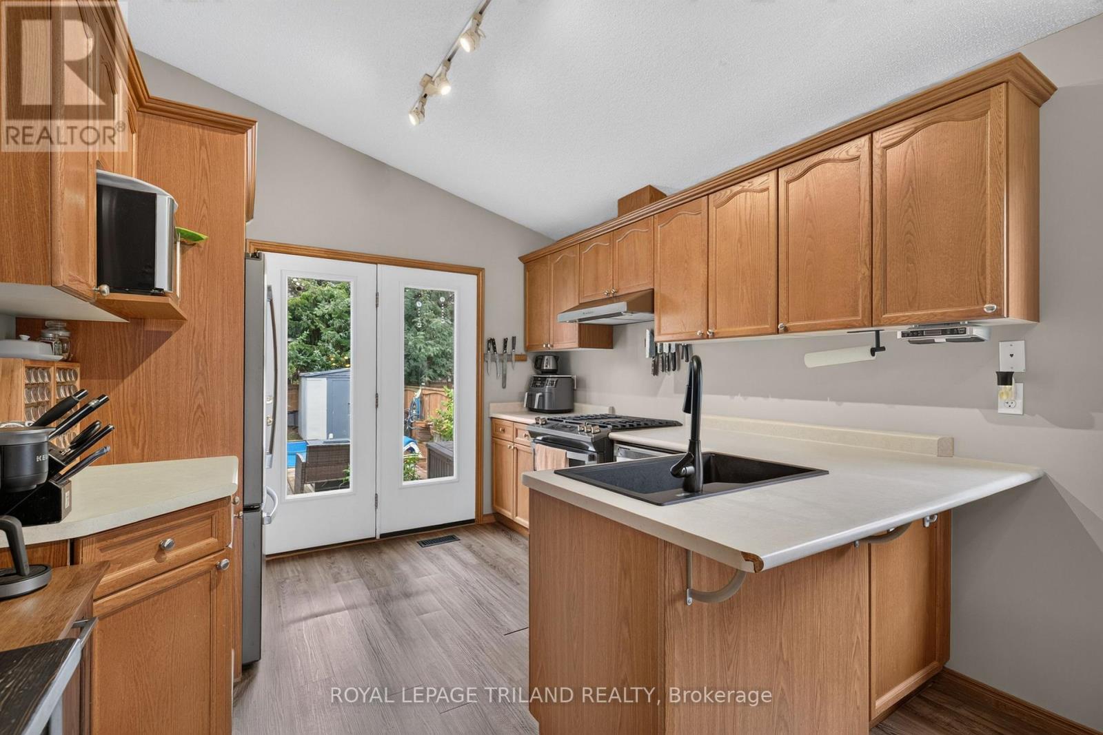 59 QUEENSWAY DRIVE - 14
