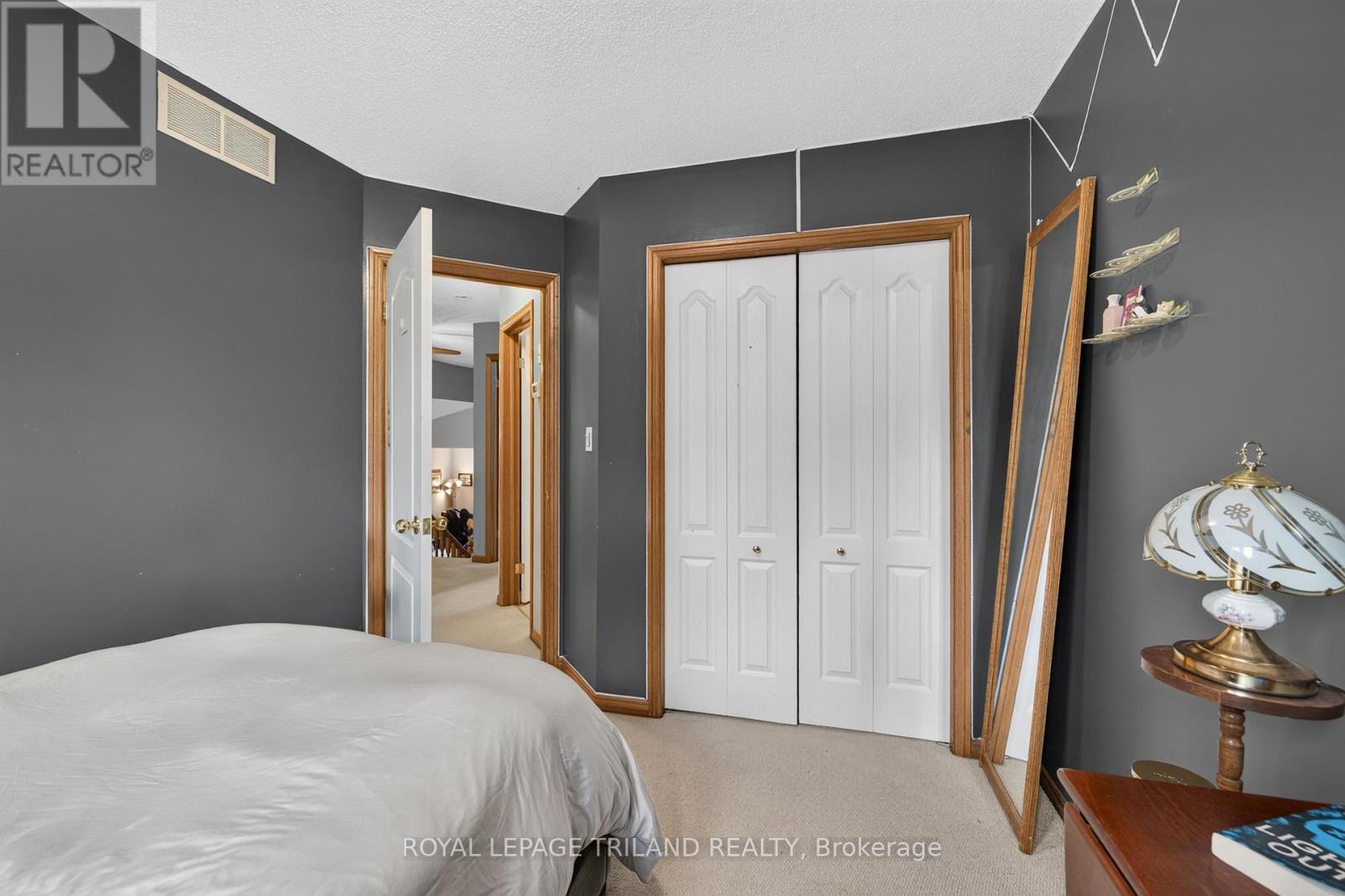 59 QUEENSWAY DRIVE - 21